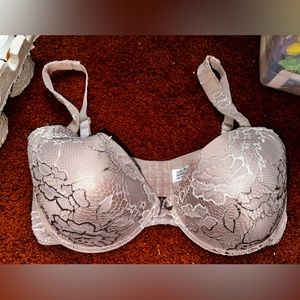 Delta Burke bra 38DD